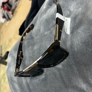 Burberry Brown Tortoiseshell and Gold-Trim Cat-Eye Sunglasses